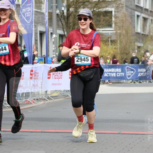 12.04.2026 - 45. Internationalen Wilhelmsburger Insellauf Strokosch-Dieckow http://msf.ph/oto/9479800 12.04.2026 13:27:58 Ziel 2944, 2945, 5222 meine-sportfotos.de