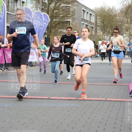 12.04.2026 - 45. Internationalen Wilhelmsburger Insellauf Strokosch-Dieckow http://msf.ph/oto/9479820 12.04.2026 12:59:53 Ziel 5067, 2069, 4761, 5179, 3192, 5635, 4917, 4171, 4170 meine-sportfotos.de