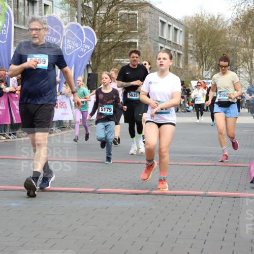 12.04.2026 - 45. Internationalen Wilhelmsburger Insellauf Strokosch-Dieckow http://msf.ph/oto/9479830 12.04.2026 12:59:53 Ziel 5067, 2069, 4761, 5179, 3192, 5635, 4917, 4171, 4170 meine-sportfotos.de