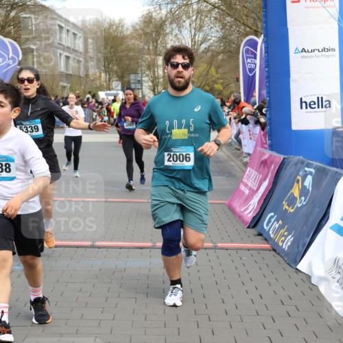 12.04.2026 - 45. Internationalen Wilhelmsburger Insellauf Strokosch-Dieckow http://msf.ph/oto/9479888 12.04.2026 13:00:07 Ziel 5339, 2006, 4096, 5081, 4623, 4620 meine-sportfotos.de