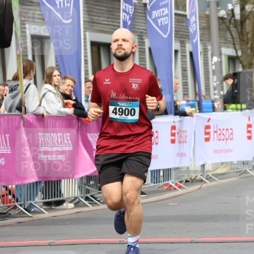 12.04.2026 - 45. Internationalen Wilhelmsburger Insellauf Strokosch-Dieckow http://msf.ph/oto/9479914 12.04.2026 13:27:47 Ziel 3960, 3955, 4900 meine-sportfotos.de