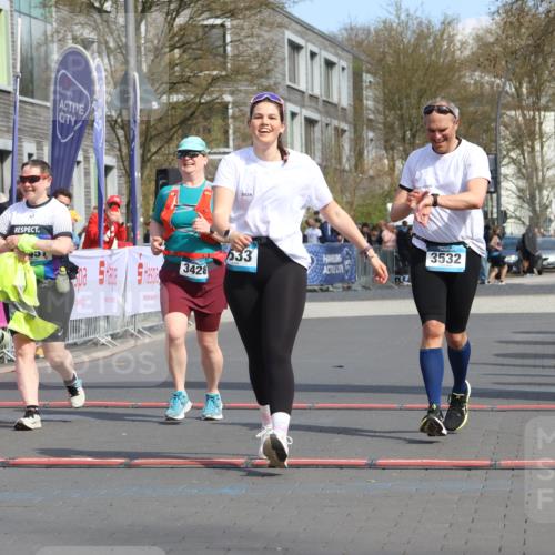 12.04.2026 - 45. Internationalen Wilhelmsburger Insellauf Strokosch-Dieckow http://msf.ph/oto/9479921 12.04.2026 11:48:12 Ziel 3533, 3532, 3457 meine-sportfotos.de