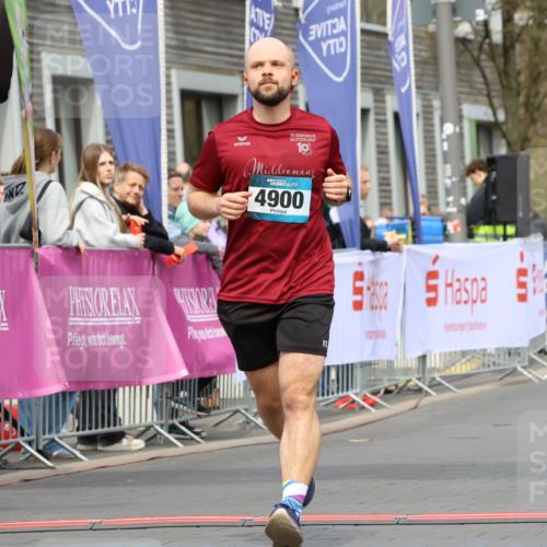 12.04.2026 - 45. Internationalen Wilhelmsburger Insellauf Strokosch-Dieckow http://msf.ph/oto/9479935 12.04.2026 13:27:47 Ziel 3960, 3955, 4900 meine-sportfotos.de