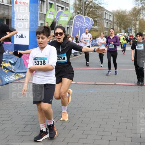 12.04.2026 - 45. Internationalen Wilhelmsburger Insellauf Strokosch-Dieckow http://msf.ph/oto/9479954 12.04.2026 13:00:08 Ziel 5339, 2006, 4096, 5081, 4623, 4620 meine-sportfotos.de