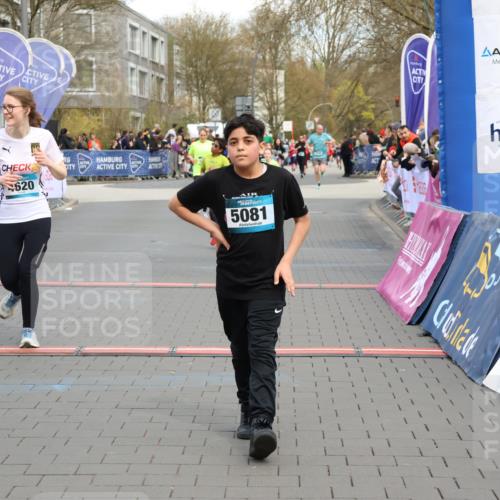 12.04.2026 - 45. Internationalen Wilhelmsburger Insellauf Strokosch-Dieckow http://msf.ph/oto/9479971 12.04.2026 13:00:11 Ziel 4623, 4620, 3999, 5183 meine-sportfotos.de