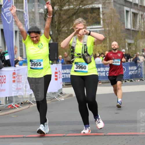 12.04.2026 - 45. Internationalen Wilhelmsburger Insellauf Strokosch-Dieckow http://msf.ph/oto/9479975 12.04.2026 13:27:42 Ziel 2969, 3888, 3960, 3955 meine-sportfotos.de