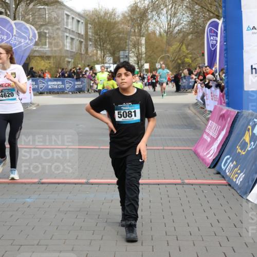 12.04.2026 - 45. Internationalen Wilhelmsburger Insellauf Strokosch-Dieckow http://msf.ph/oto/9479980 12.04.2026 13:00:11 Ziel 4623, 4620, 3999, 5183 meine-sportfotos.de