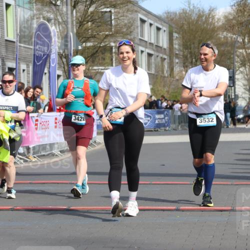 12.04.2026 - 45. Internationalen Wilhelmsburger Insellauf Strokosch-Dieckow http://msf.ph/oto/9479994 12.04.2026 11:48:13 Ziel 3533, 3532, 3457 meine-sportfotos.de