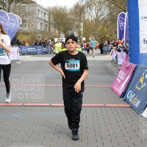 12.04.2026 - 45. Internationalen Wilhelmsburger Insellauf Strokosch-Dieckow http://msf.ph/oto/9479999 12.04.2026 13:00:11 Ziel 4623, 4620, 3999, 5183 meine-sportfotos.de