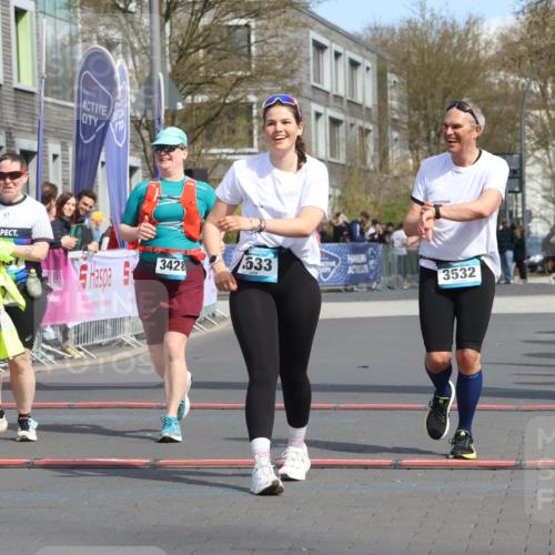 12.04.2026 - 45. Internationalen Wilhelmsburger Insellauf Strokosch-Dieckow http://msf.ph/oto/9480005 12.04.2026 11:48:13 Ziel 3533, 3532, 3457 meine-sportfotos.de