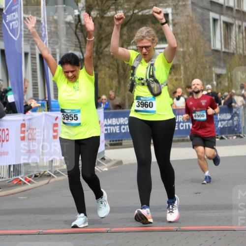 12.04.2026 - 45. Internationalen Wilhelmsburger Insellauf Strokosch-Dieckow http://msf.ph/oto/9480010 12.04.2026 13:27:42 Ziel 2969, 3888, 3960, 3955 meine-sportfotos.de
