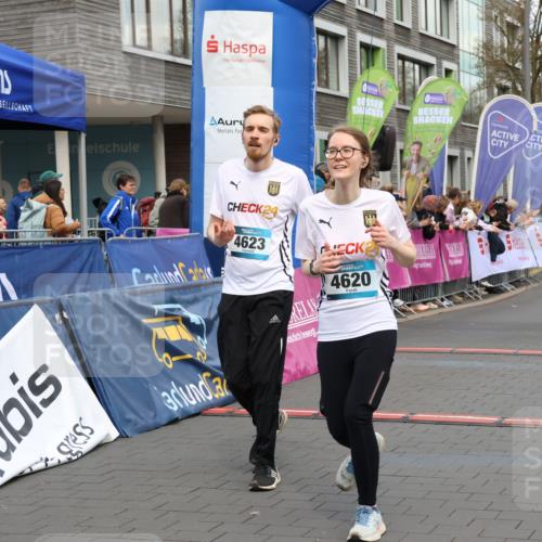 12.04.2026 - 45. Internationalen Wilhelmsburger Insellauf Strokosch-Dieckow http://msf.ph/oto/9480015 12.04.2026 13:00:12 Ziel 4623, 4620, 3999, 5183, 5863 meine-sportfotos.de