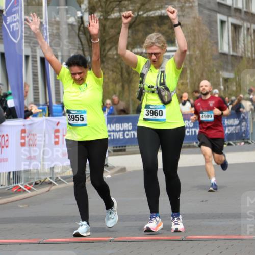 12.04.2026 - 45. Internationalen Wilhelmsburger Insellauf Strokosch-Dieckow http://msf.ph/oto/9480020 12.04.2026 13:27:42 Ziel 2969, 3888, 3960, 3955 meine-sportfotos.de