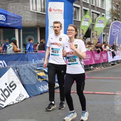 12.04.2026 - 45. Internationalen Wilhelmsburger Insellauf Strokosch-Dieckow http://msf.ph/oto/9480032 12.04.2026 13:00:12 Ziel 4623, 4620, 3999, 5183, 5863 meine-sportfotos.de