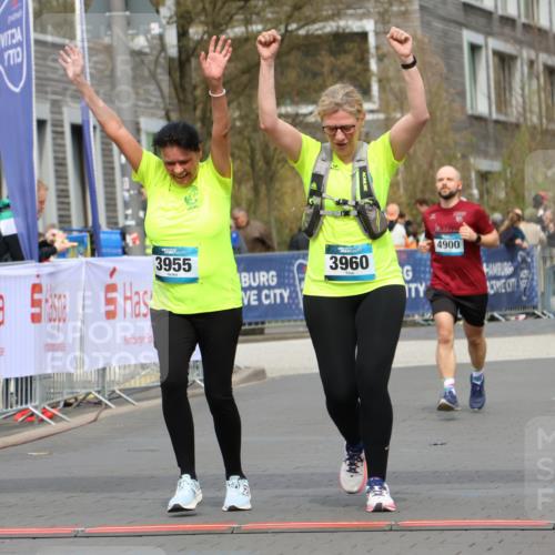 12.04.2026 - 45. Internationalen Wilhelmsburger Insellauf Strokosch-Dieckow http://msf.ph/oto/9480039 12.04.2026 13:27:42 Ziel 2969, 3888, 3960, 3955 meine-sportfotos.de