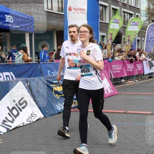 12.04.2026 - 45. Internationalen Wilhelmsburger Insellauf Strokosch-Dieckow http://msf.ph/oto/9480049 12.04.2026 13:00:12 Ziel 4623, 4620, 3999, 5183, 5863 meine-sportfotos.de