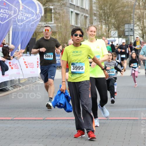 12.04.2026 - 45. Internationalen Wilhelmsburger Insellauf Strokosch-Dieckow http://msf.ph/oto/9480073 12.04.2026 13:00:15 Ziel 3999, 5183, 5863, 5550, 5074, 5467 meine-sportfotos.de