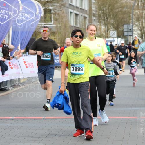 12.04.2026 - 45. Internationalen Wilhelmsburger Insellauf Strokosch-Dieckow http://msf.ph/oto/9480083 12.04.2026 13:00:15 Ziel 3999, 5183, 5863, 5550, 5074, 5467 meine-sportfotos.de