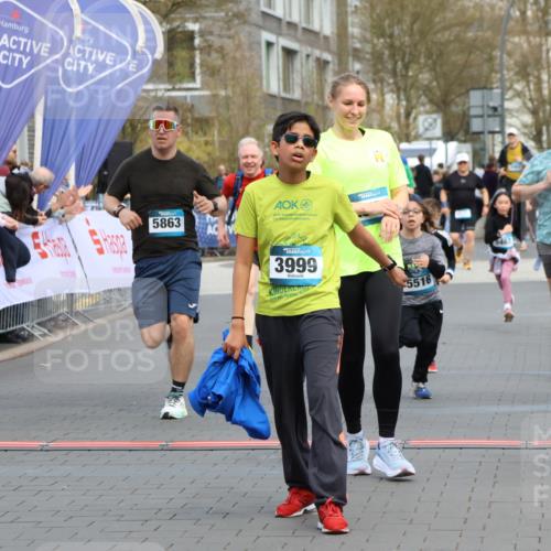 12.04.2026 - 45. Internationalen Wilhelmsburger Insellauf Strokosch-Dieckow http://msf.ph/oto/9480092 12.04.2026 13:00:15 Ziel 3999, 5183, 5863, 5550, 5074, 5467 meine-sportfotos.de