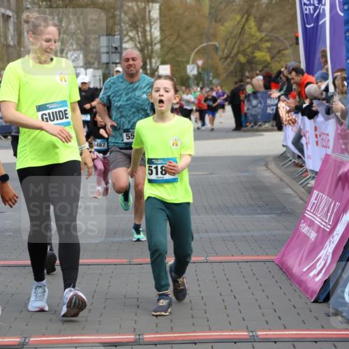 12.04.2026 - 45. Internationalen Wilhelmsburger Insellauf Strokosch-Dieckow http://msf.ph/oto/9480100 12.04.2026 13:00:16 Ziel 3999, 5183, 5863, 5550, 5074, 5467 meine-sportfotos.de
