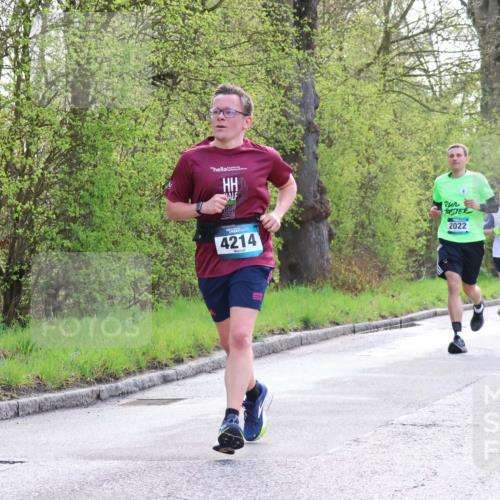 12.04.2026 - 45. Internationalen Wilhelmsburger Insellauf Yannick Fuchs http://msf.ph/oto/9480111 12.04.2026 10:19:03 Laufen 4214, 2022, 4027, 285, 358 meine-sportfotos.de