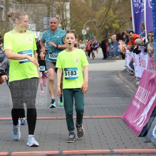 12.04.2026 - 45. Internationalen Wilhelmsburger Insellauf Strokosch-Dieckow http://msf.ph/oto/9480116 12.04.2026 13:00:16 Ziel 3999, 5183, 5863, 5550, 5074, 5467 meine-sportfotos.de
