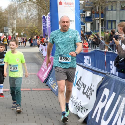 12.04.2026 - 45. Internationalen Wilhelmsburger Insellauf Strokosch-Dieckow http://msf.ph/oto/9480135 12.04.2026 13:00:19 Ziel 5183, 5863, 5550, 5074, 5467, 3972, 2984 meine-sportfotos.de