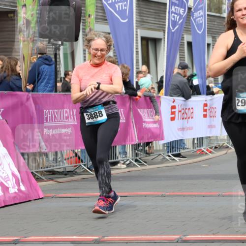 12.04.2026 - 45. Internationalen Wilhelmsburger Insellauf Strokosch-Dieckow http://msf.ph/oto/9480143 12.04.2026 13:27:39 Ziel 2306, 2969, 3888, 3960, 3955 meine-sportfotos.de