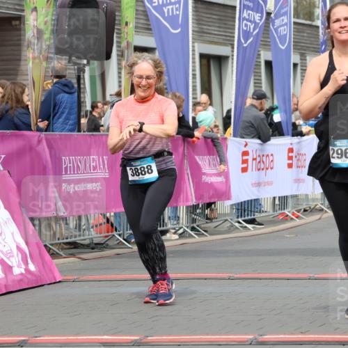 12.04.2026 - 45. Internationalen Wilhelmsburger Insellauf Strokosch-Dieckow http://msf.ph/oto/9480154 12.04.2026 13:27:39 Ziel 2306, 2969, 3888, 3960, 3955 meine-sportfotos.de