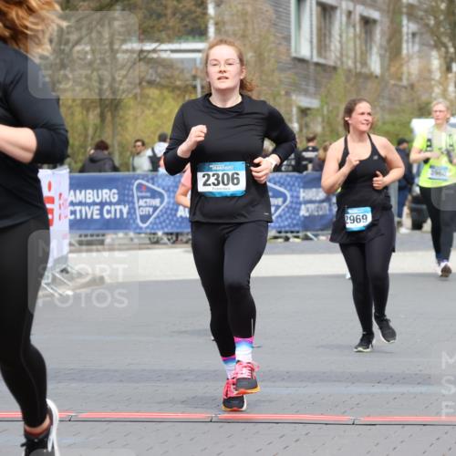 12.04.2026 - 45. Internationalen Wilhelmsburger Insellauf Strokosch-Dieckow http://msf.ph/oto/9480203 12.04.2026 13:27:34 Ziel 2968, 2306, 2969 meine-sportfotos.de