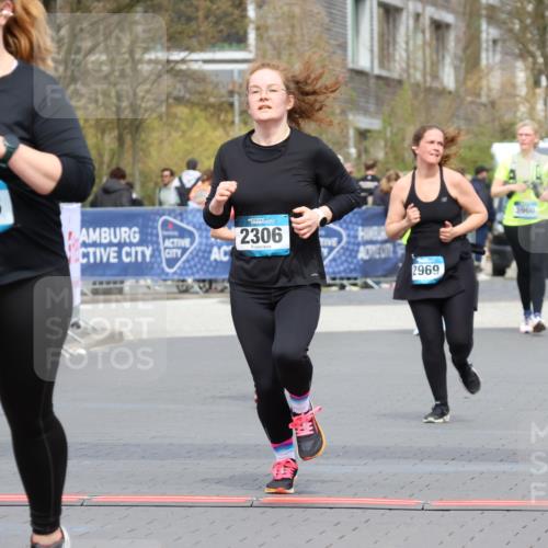 12.04.2026 - 45. Internationalen Wilhelmsburger Insellauf Strokosch-Dieckow http://msf.ph/oto/9480211 12.04.2026 13:27:34 Ziel 2968, 2306, 2969 meine-sportfotos.de