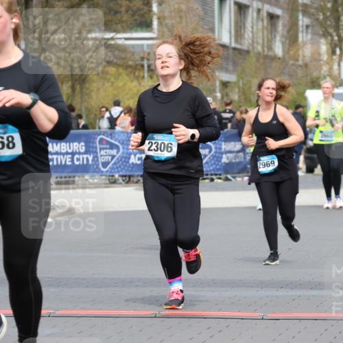 12.04.2026 - 45. Internationalen Wilhelmsburger Insellauf Strokosch-Dieckow http://msf.ph/oto/9480220 12.04.2026 13:27:34 Ziel 2968, 2306, 2969 meine-sportfotos.de