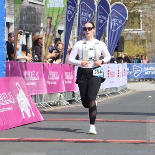 12.04.2026 - 45. Internationalen Wilhelmsburger Insellauf Strokosch-Dieckow http://msf.ph/oto/9480257 12.04.2026 11:52:26 Ziel 3544 meine-sportfotos.de