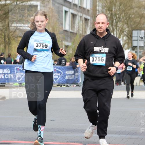 12.04.2026 - 45. Internationalen Wilhelmsburger Insellauf Strokosch-Dieckow http://msf.ph/oto/9480287 12.04.2026 13:27:24 Ziel 2721, 3756, 3755 meine-sportfotos.de