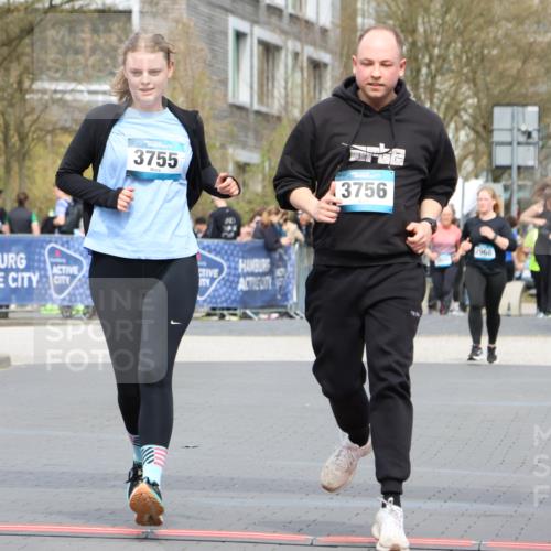 12.04.2026 - 45. Internationalen Wilhelmsburger Insellauf Strokosch-Dieckow http://msf.ph/oto/9480295 12.04.2026 13:27:24 Ziel 2721, 3756, 3755 meine-sportfotos.de