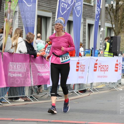 12.04.2026 - 45. Internationalen Wilhelmsburger Insellauf Strokosch-Dieckow http://msf.ph/oto/9480312 12.04.2026 13:27:22 Ziel 2721, 3756, 3755 meine-sportfotos.de