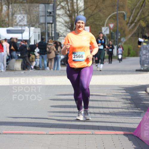 12.04.2026 - 45. Internationalen Wilhelmsburger Insellauf Strokosch-Dieckow http://msf.ph/oto/9480421 12.04.2026 11:54:06 Ziel 2566 meine-sportfotos.de