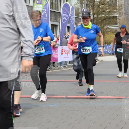 12.04.2026 - 45. Internationalen Wilhelmsburger Insellauf Strokosch-Dieckow http://msf.ph/oto/9480483 12.04.2026 13:27:01 Ziel 5206, 2360, 5245, 2933, 2359, 4124, 2980, 3640 meine-sportfotos.de