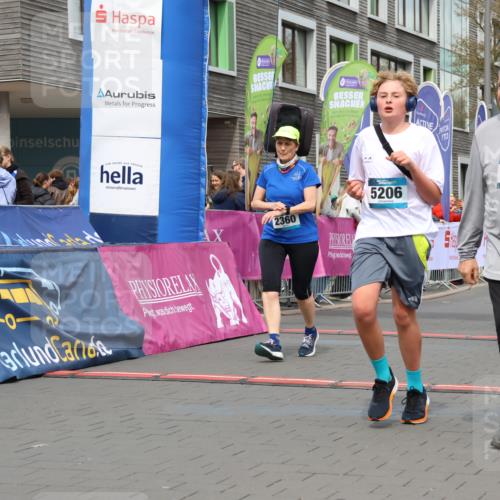 12.04.2026 - 45. Internationalen Wilhelmsburger Insellauf Strokosch-Dieckow http://msf.ph/oto/9480528 12.04.2026 13:26:58 Ziel 4411, 5206, 2360, 5245, 2933, 2359, 4124, 2980 meine-sportfotos.de