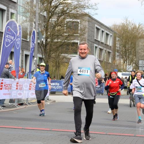 12.04.2026 - 45. Internationalen Wilhelmsburger Insellauf Strokosch-Dieckow http://msf.ph/oto/9480538 12.04.2026 13:26:54 Ziel 4411, 5206, 2360, 5245 meine-sportfotos.de