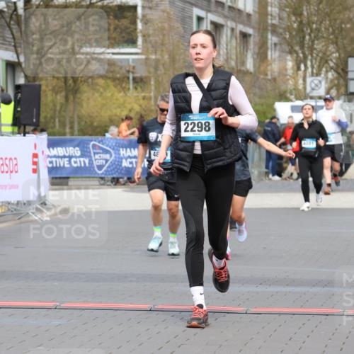 12.04.2026 - 45. Internationalen Wilhelmsburger Insellauf Strokosch-Dieckow http://msf.ph/oto/9480570 12.04.2026 13:26:34 Ziel 4064, 4684, 2298, 4839, 4840 meine-sportfotos.de