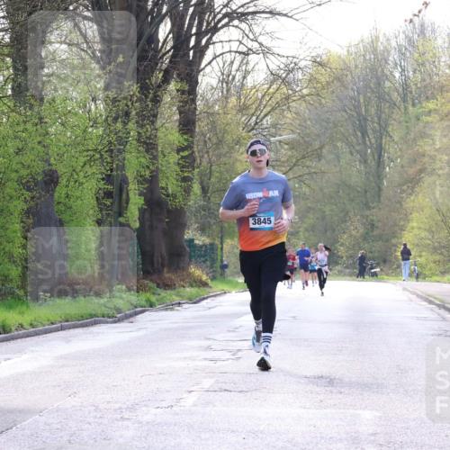 12.04.2026 - 45. Internationalen Wilhelmsburger Insellauf Yannick Fuchs http://msf.ph/oto/9480578 12.04.2026 10:20:03 Laufen 3845 meine-sportfotos.de