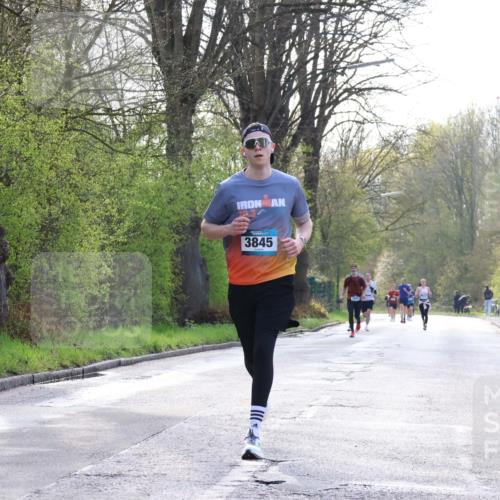 12.04.2026 - 45. Internationalen Wilhelmsburger Insellauf Yannick Fuchs http://msf.ph/oto/9480594 12.04.2026 10:20:05 Laufen 3845 meine-sportfotos.de