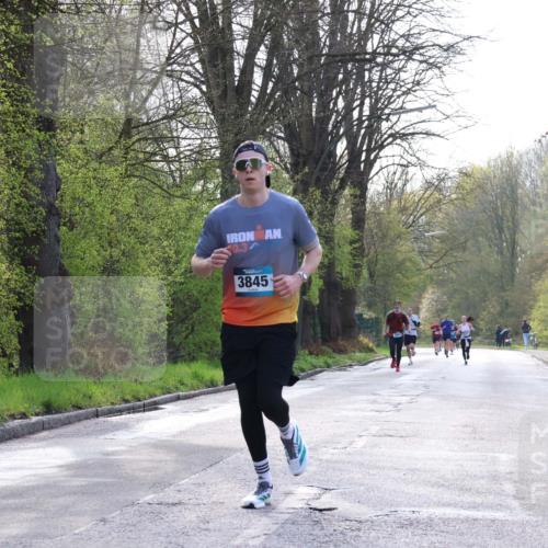 12.04.2026 - 45. Internationalen Wilhelmsburger Insellauf Yannick Fuchs http://msf.ph/oto/9480600 12.04.2026 10:20:06 Laufen 0, 3, 3845 meine-sportfotos.de