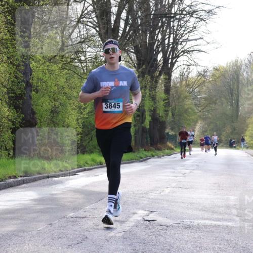 12.04.2026 - 45. Internationalen Wilhelmsburger Insellauf Yannick Fuchs http://msf.ph/oto/9480602 12.04.2026 10:20:06 Laufen 3845 meine-sportfotos.de