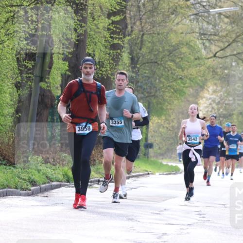 12.04.2026 - 45. Internationalen Wilhelmsburger Insellauf Yannick Fuchs http://msf.ph/oto/9480618 12.04.2026 10:20:10 Laufen 3355, 3958 meine-sportfotos.de