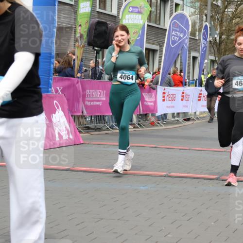 12.04.2026 - 45. Internationalen Wilhelmsburger Insellauf Strokosch-Dieckow http://msf.ph/oto/9480619 12.04.2026 13:26:31 Ziel 4064, 4684, 2298 meine-sportfotos.de