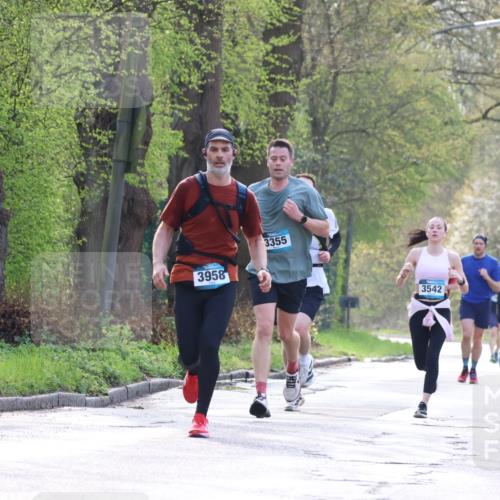 12.04.2026 - 45. Internationalen Wilhelmsburger Insellauf Yannick Fuchs http://msf.ph/oto/9480620 12.04.2026 10:20:11 Laufen 3958, 3355, 3542, 1052 meine-sportfotos.de