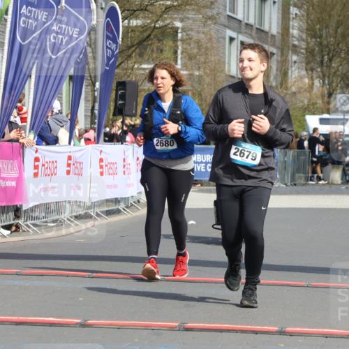 12.04.2026 - 45. Internationalen Wilhelmsburger Insellauf Strokosch-Dieckow http://msf.ph/oto/9480622 12.04.2026 11:54:46 Ziel 2679, 2680 meine-sportfotos.de