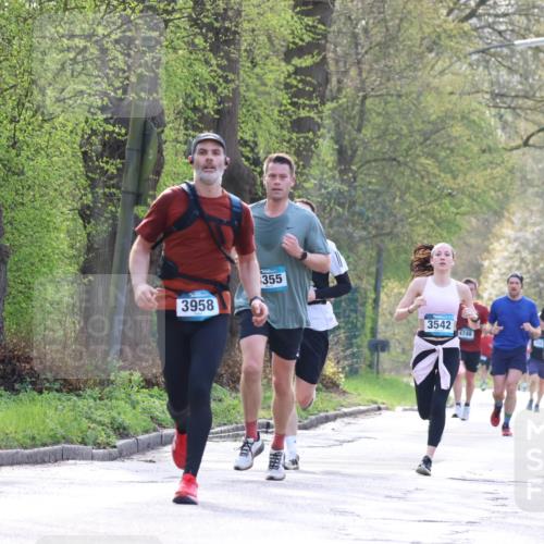 12.04.2026 - 45. Internationalen Wilhelmsburger Insellauf Yannick Fuchs http://msf.ph/oto/9480630 12.04.2026 10:20:11 Laufen 3958, 355, 3542, 4748, 5052 meine-sportfotos.de